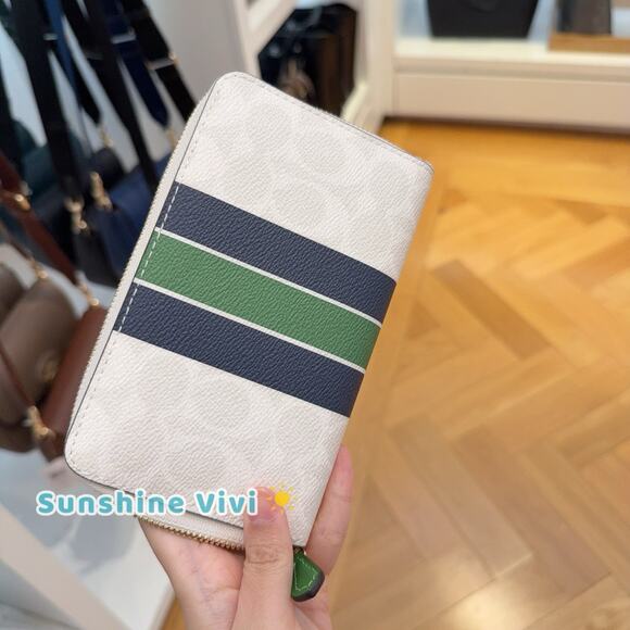 NWT COACH Medium Id Zip Wallet Signature Canvas Varsity Stripe CBO79 Gold/Chalk - Picture 7 of 7